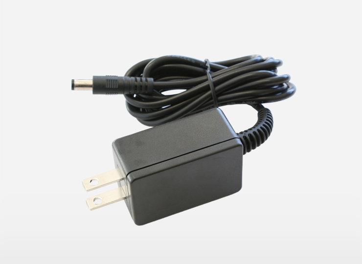 外部給電用ACアダプタ